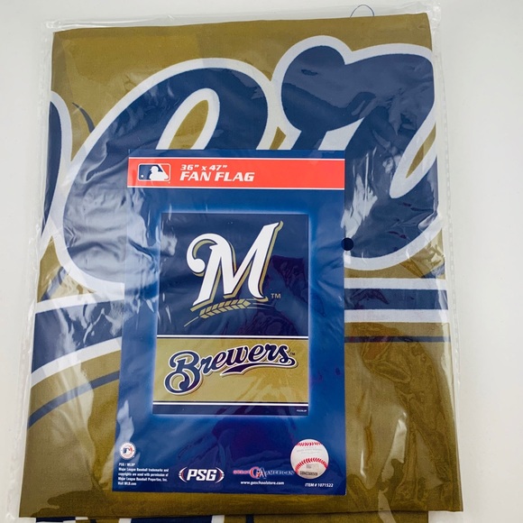 MLB MILWAUKEE BREWERS FAN FLAG NWT - Picture 7 of 8
